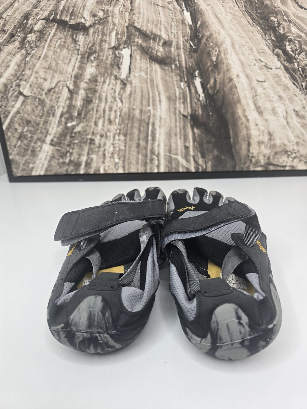 Vibram FiveFingers Evo Black and Gray Minimalist Toe Shoes - Picture 4 of 9